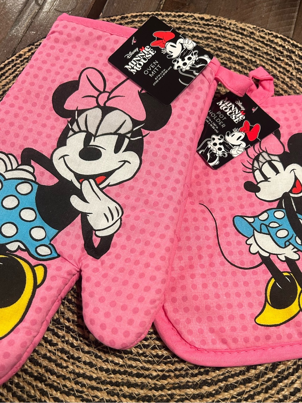 Disney Minnie Mouse Oven Mitt and Pot Holder Set